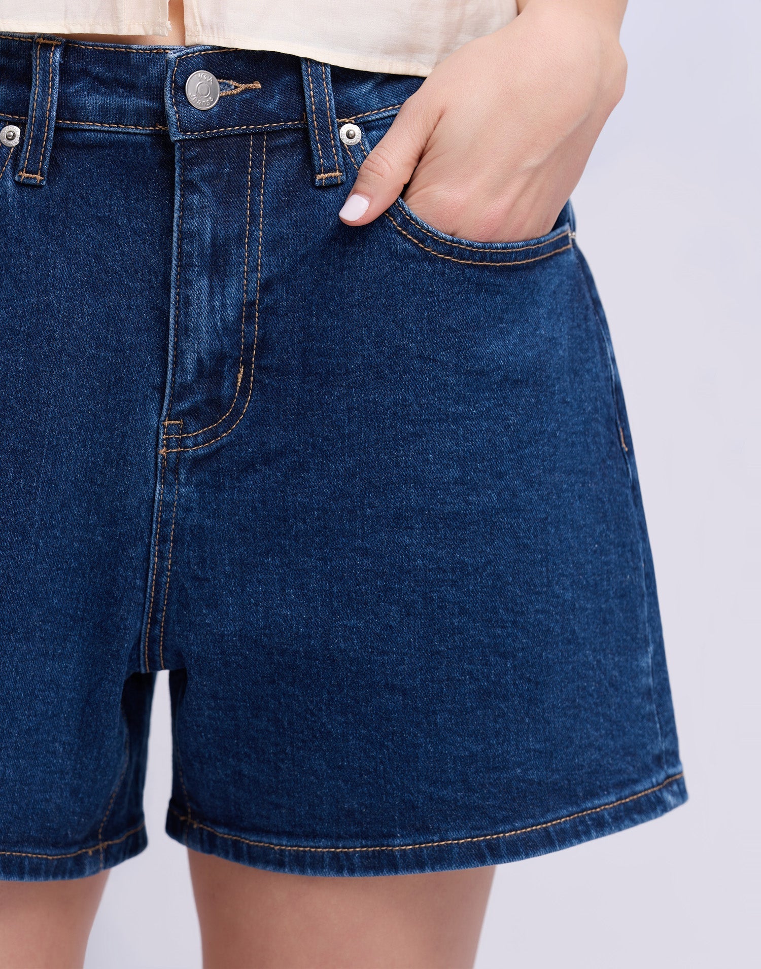 SHORTS / NICOLE